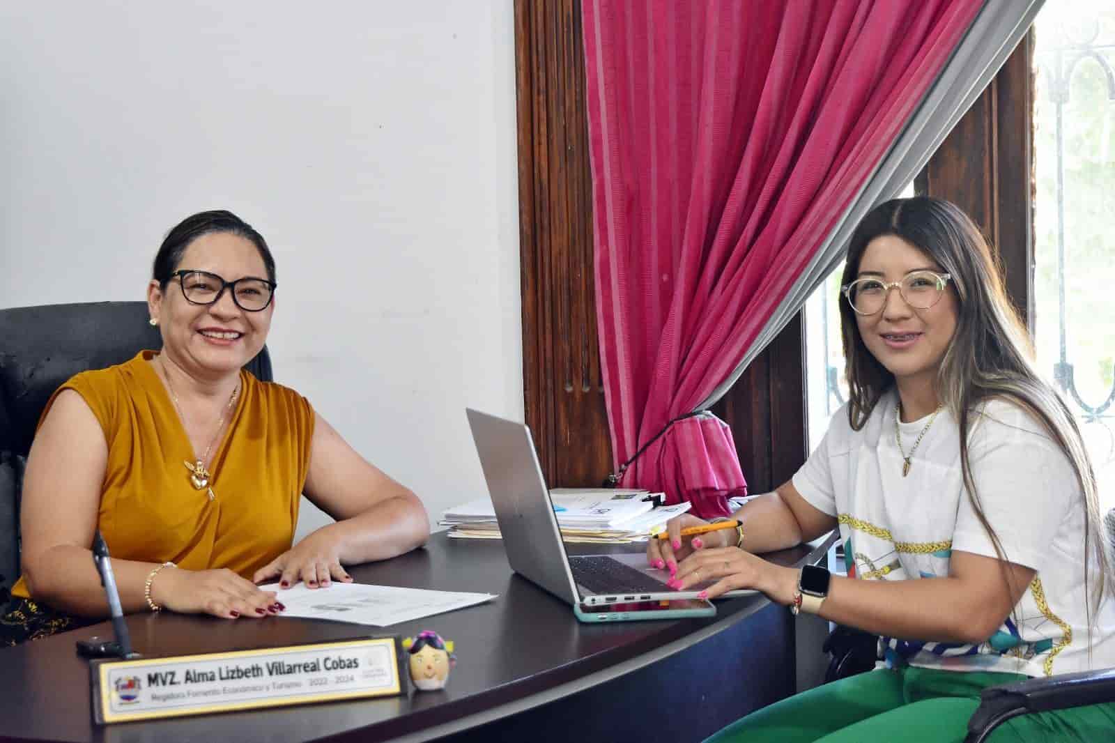 Jóvenes invitan a expo-mercado