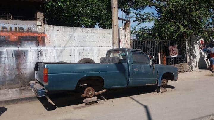 Multas de 6 mil por autos en vía pública