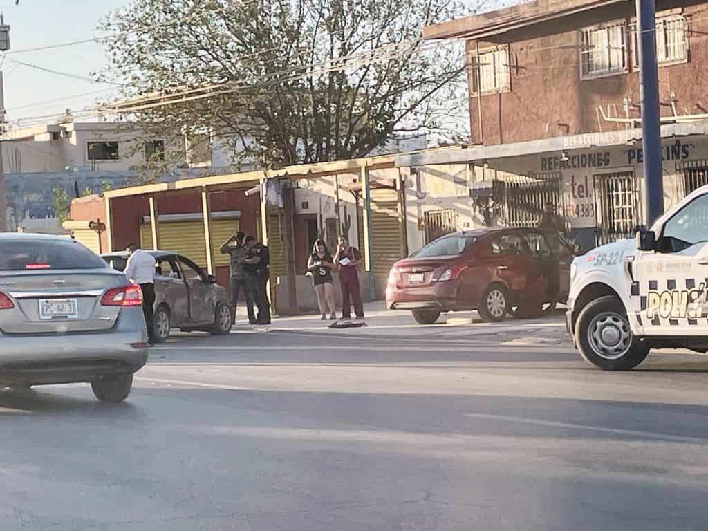 Lesiona a menores en fuerte choque