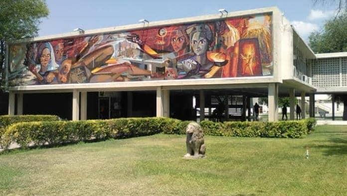 Emigran egresados de la Región Centro 