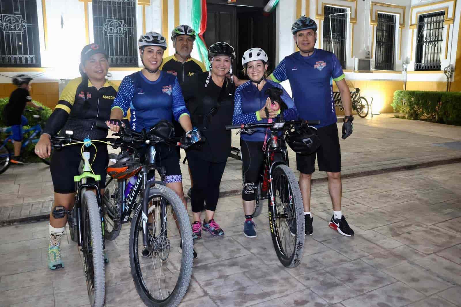 Paseo nocturno en bicicleta en Sabinas