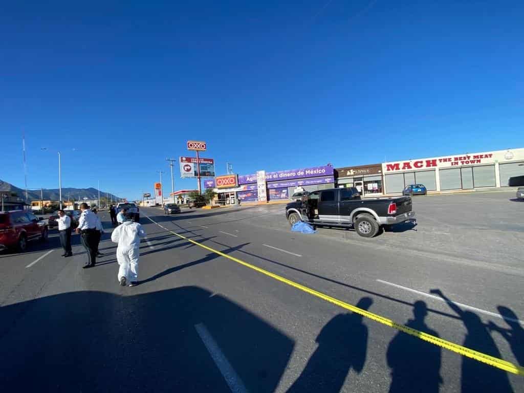 ¡Llanta le aplasta el cuello! Pierde la vida por no reparar su camioneta