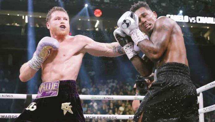 Alcanza Canelo Álvarez las 60 victorias como profesional  