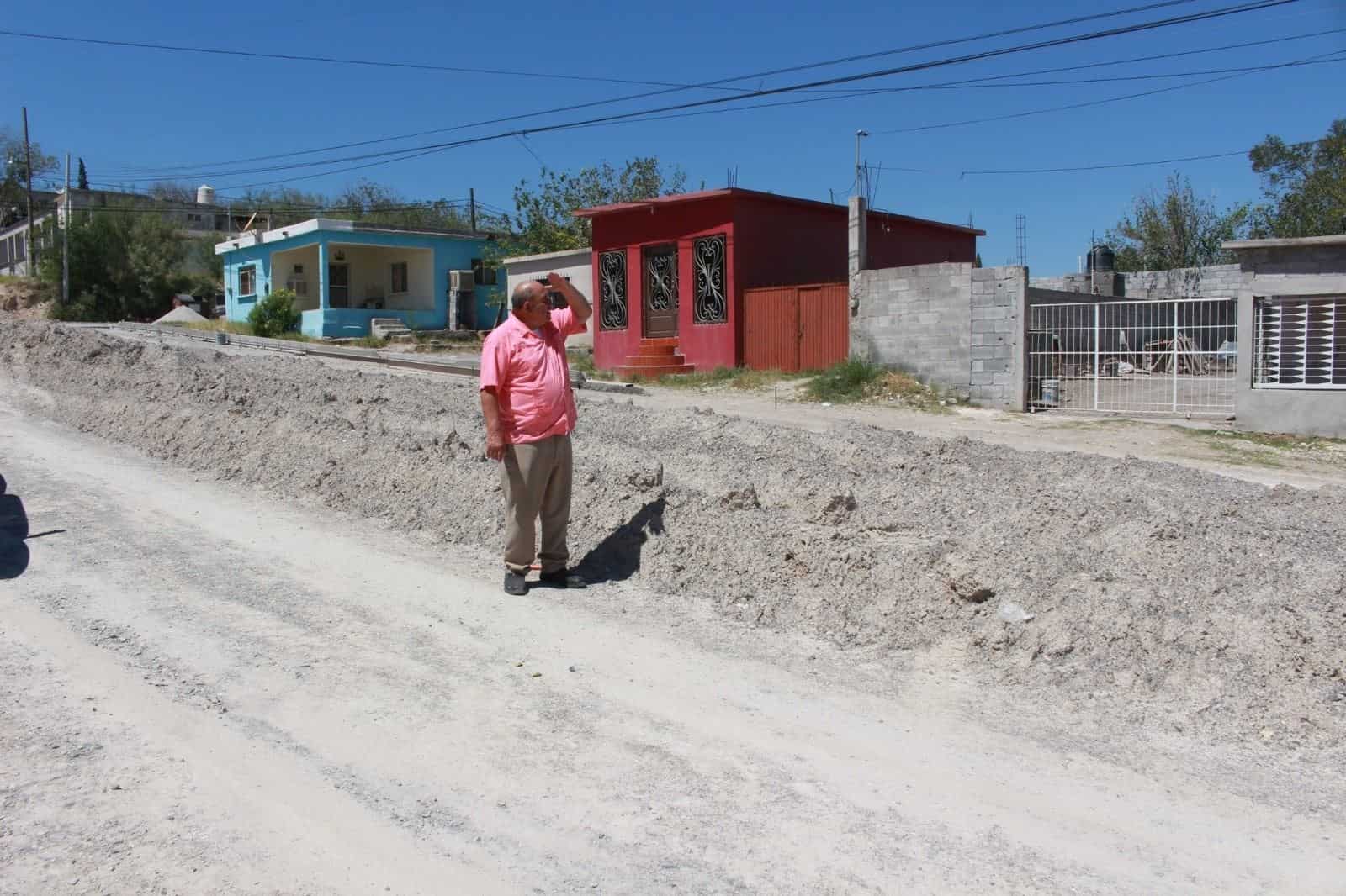 Verifica Juan Antonio obra de pavimentación