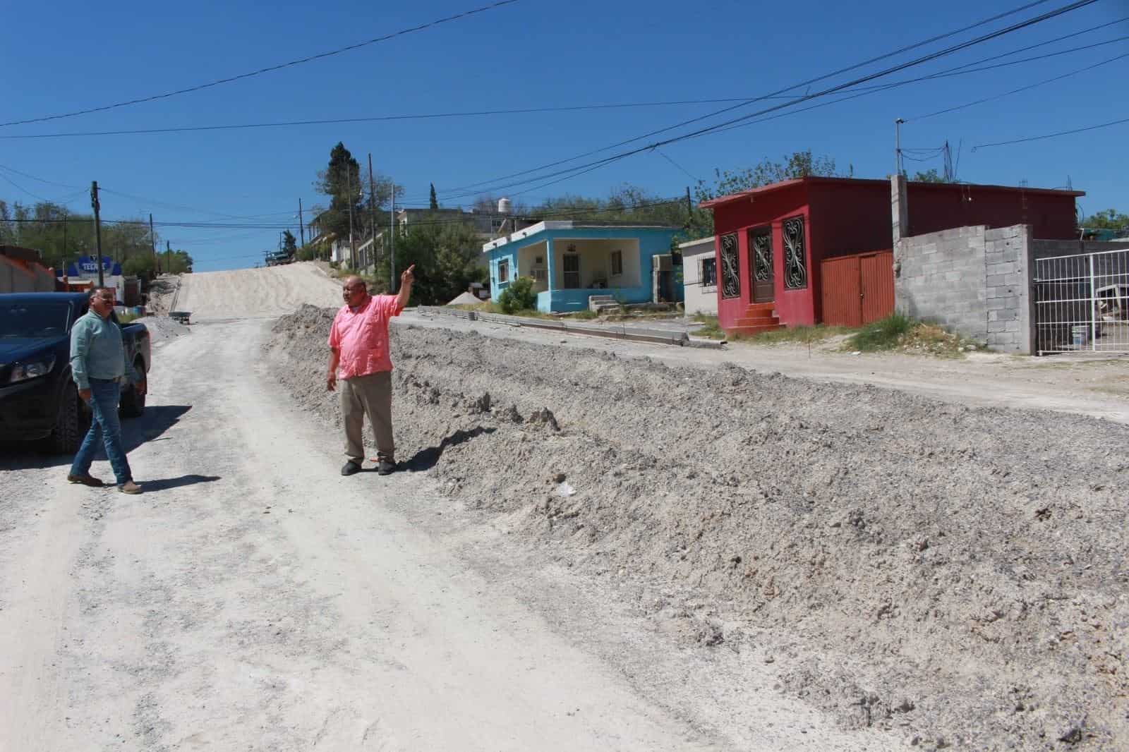 Verifica Juan Antonio obra de pavimentación