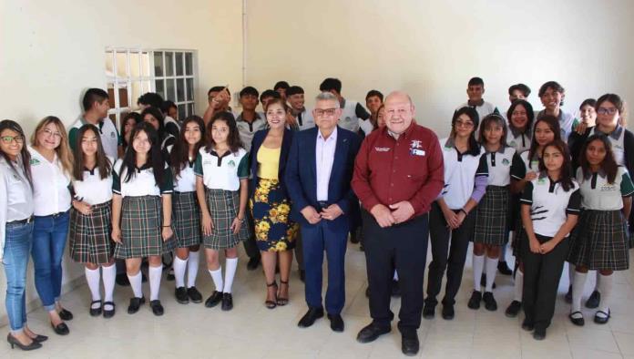 Entrega Alcalde aula climatizada