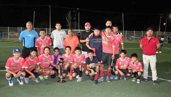 Culmina liga municipal de fútbol 7 en Nava