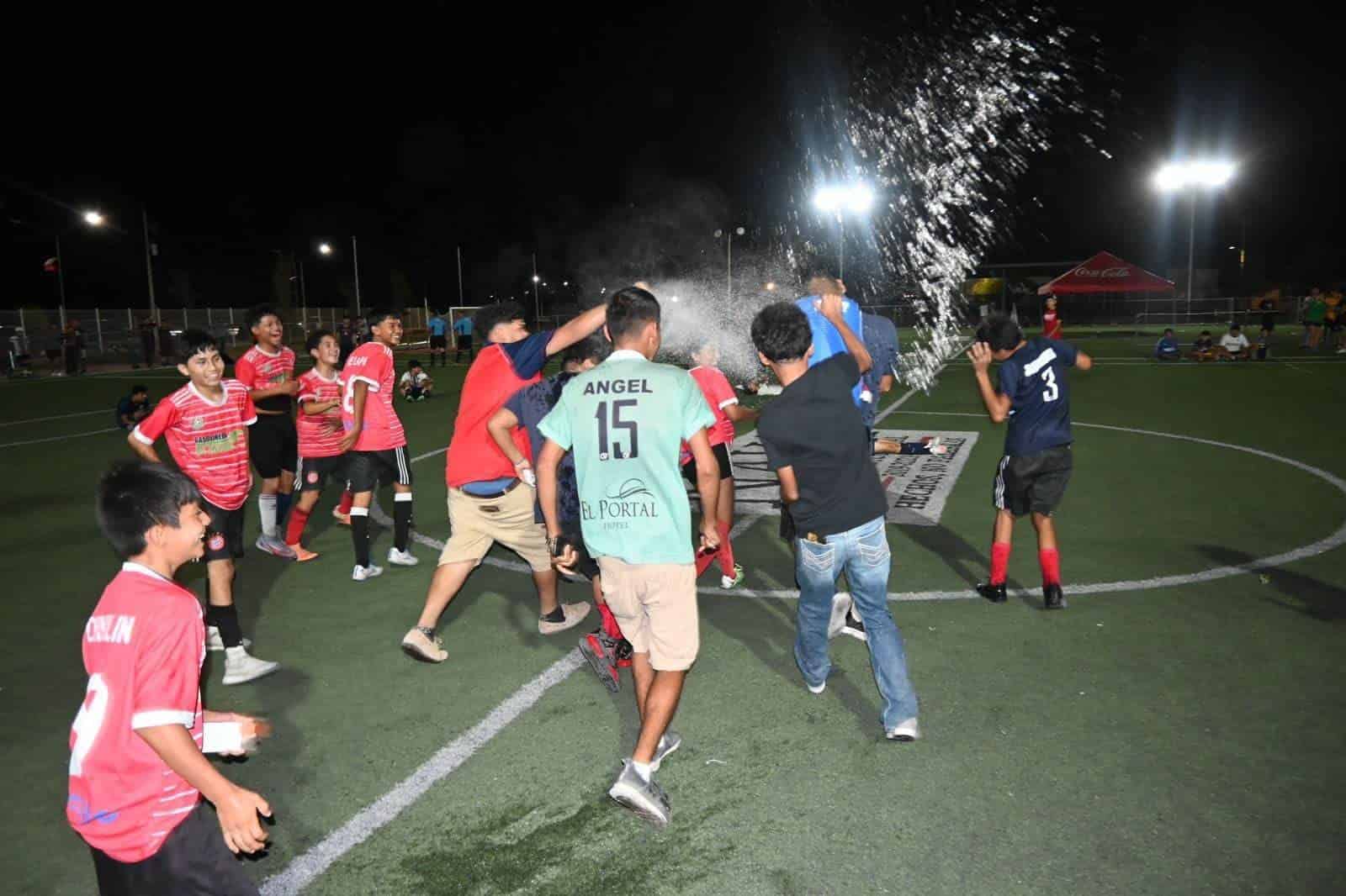 Culmina liga municipal de fútbol 7 en Nava