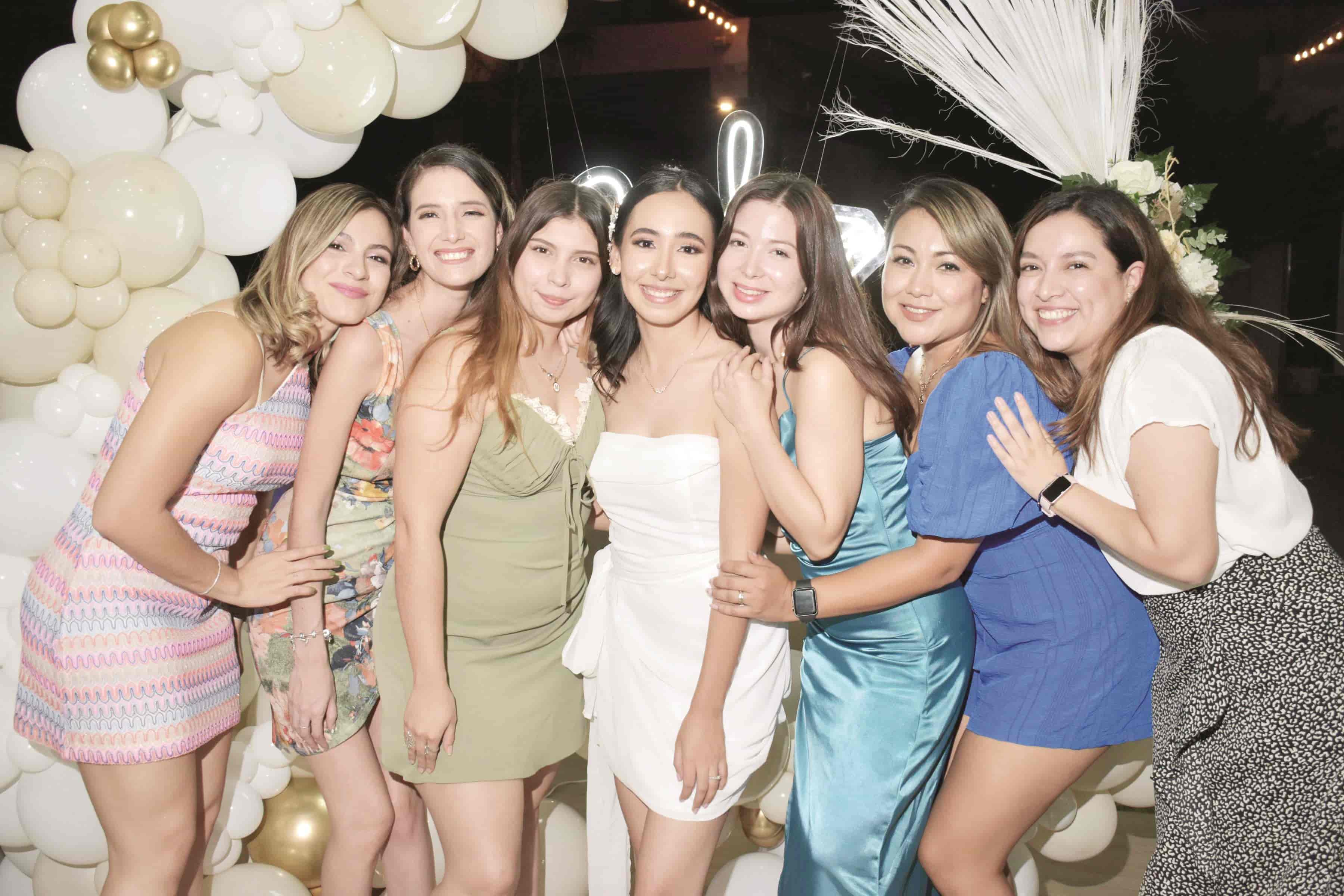 Fiesta prenupcial para Rebeca