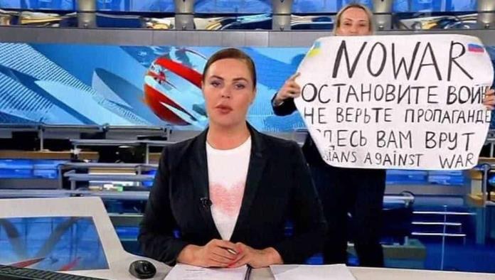 Rusia condena a 8 años de prisión periodista por protestar contra la guerra