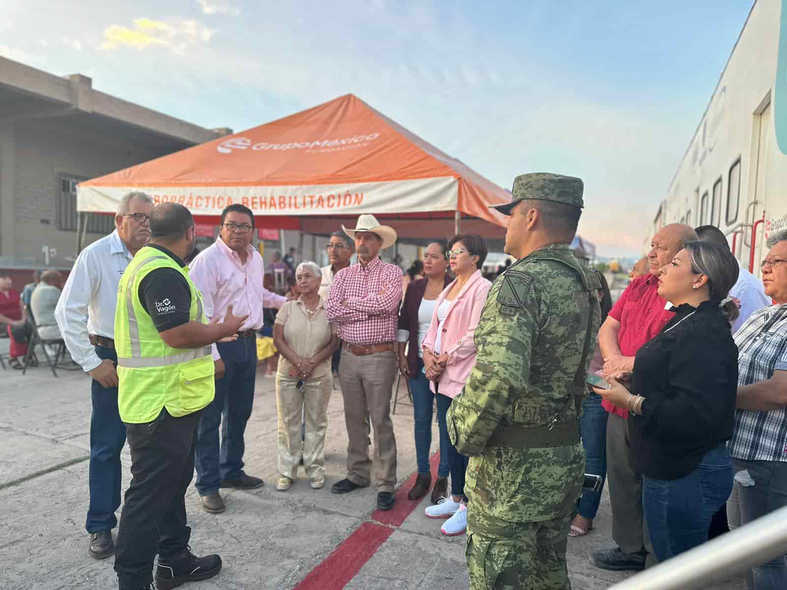 Recibe Piña al Doctor Vagón en Frontera