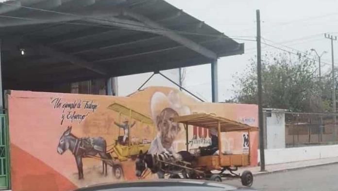 Reflejo de vida;“El Tío” contempla su mural en Monclova