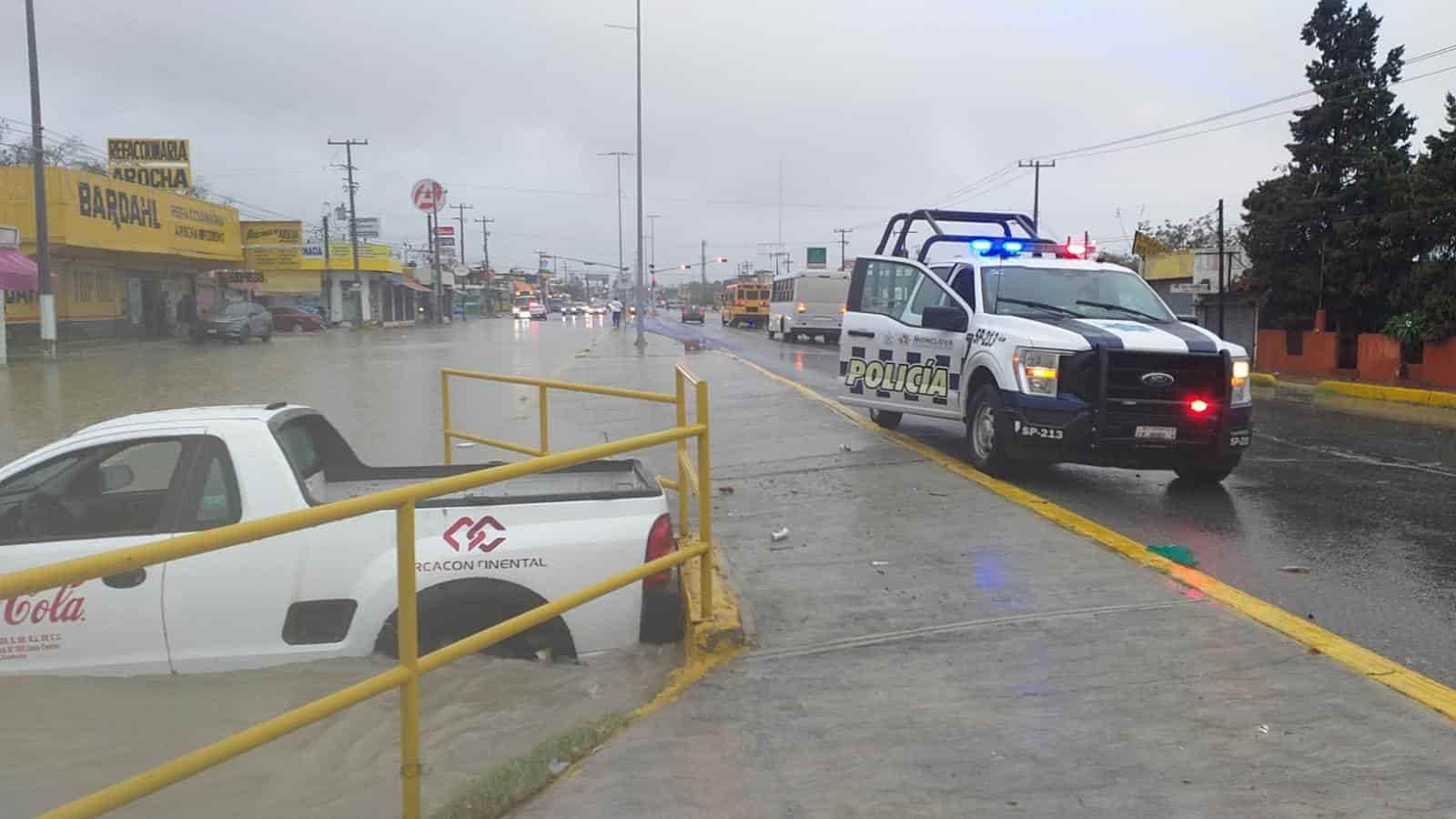 Provoca fuerte lluvia caos e inundaciones