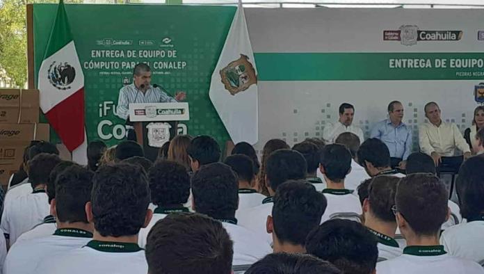 ¡De alto nivel! Gobernador habla sobre la educación Dual