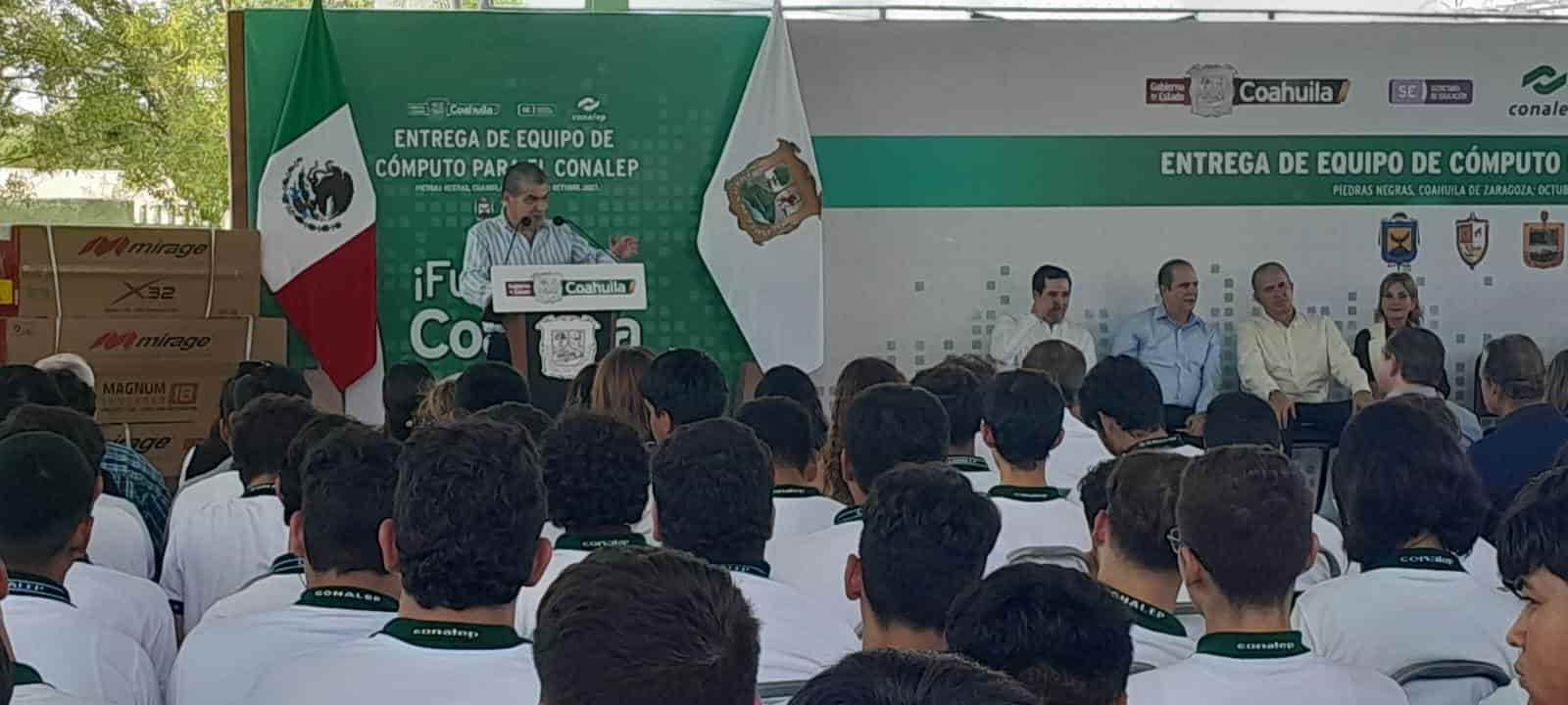 ¡De alto nivel! Gobernador habla sobre la educación Dual