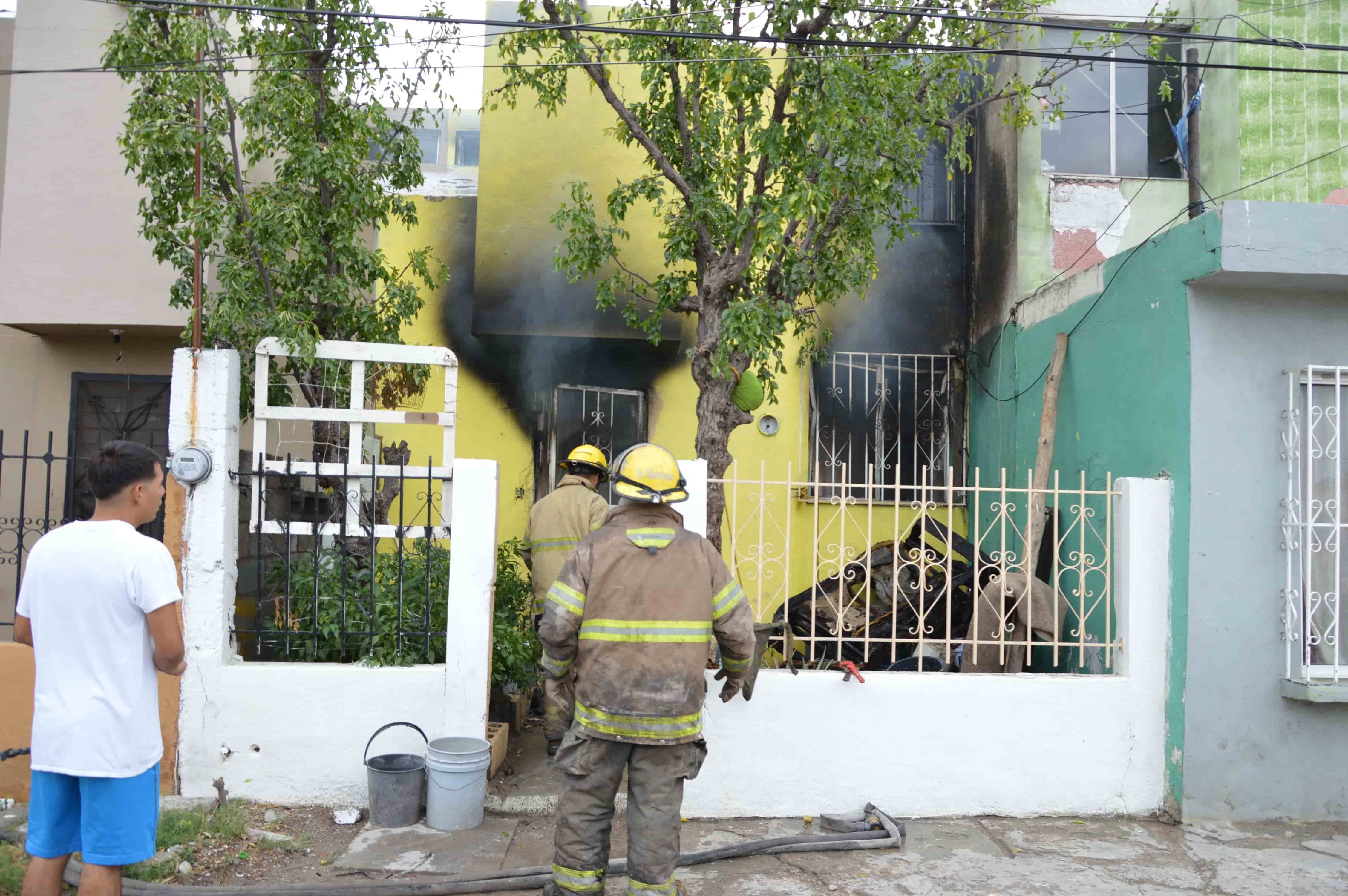 Arde casa con mujer adentro