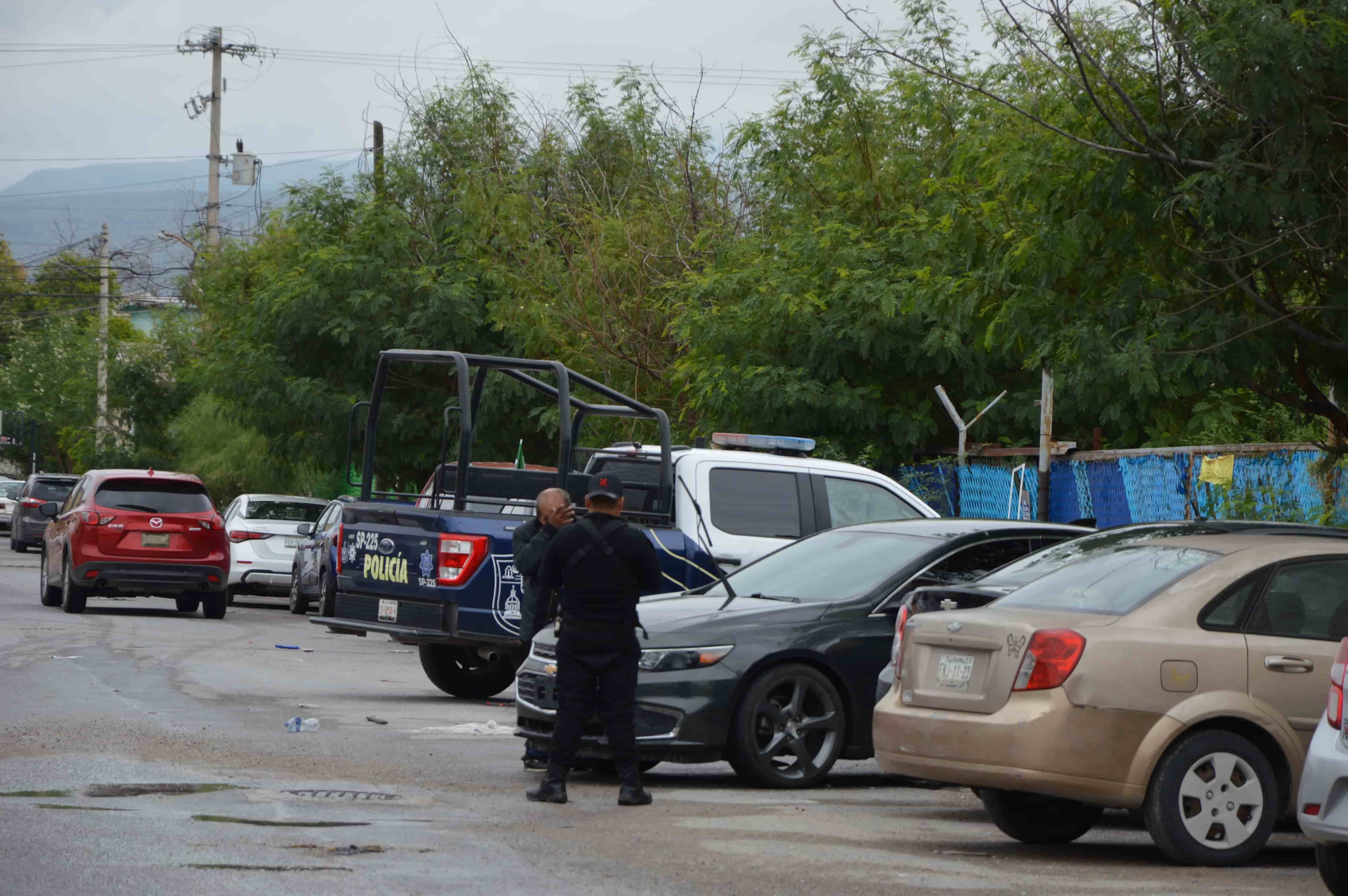 Abolla abuelito auto de Policía