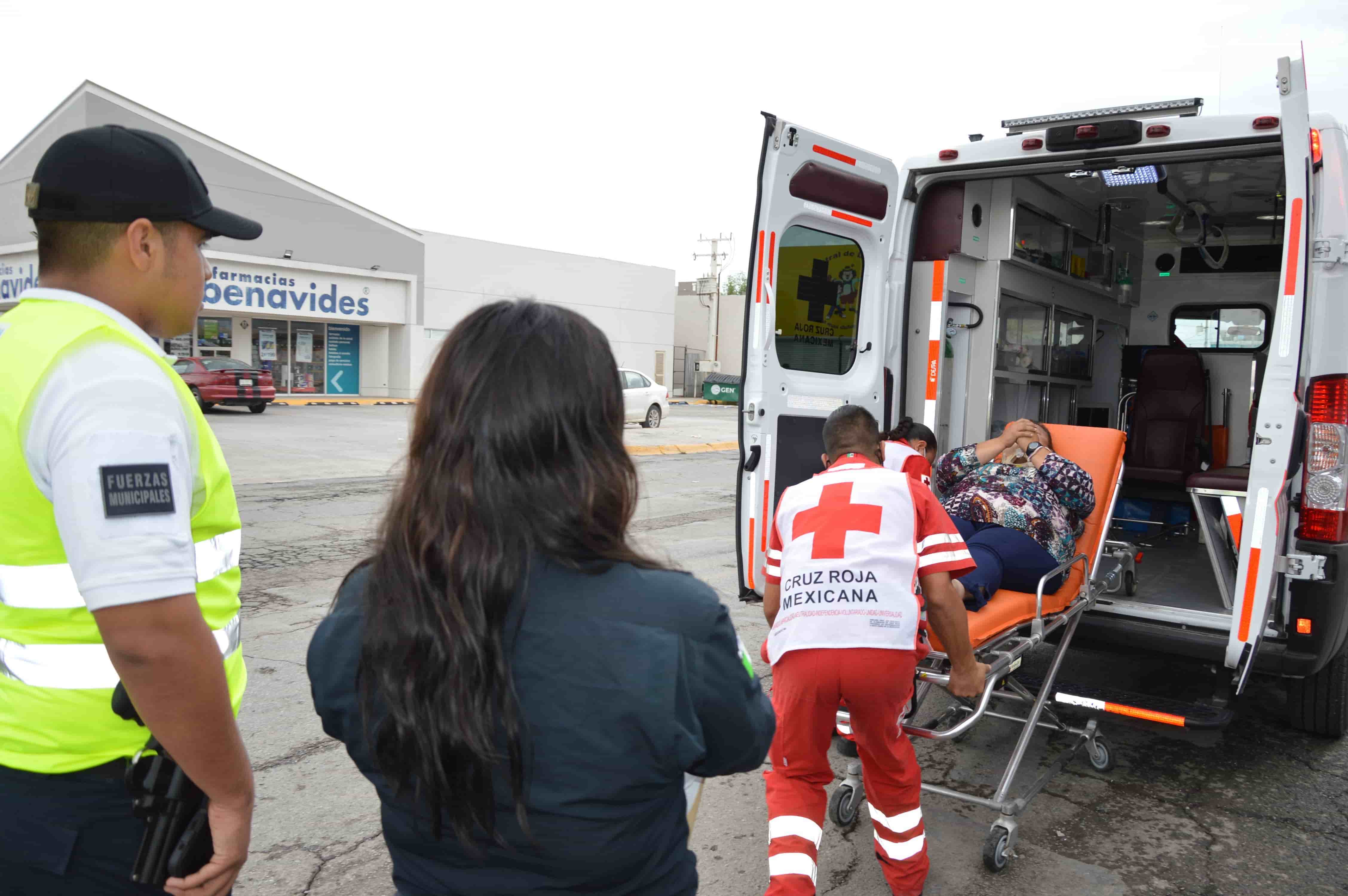 Da paso a ambulancia y le pegan por atrás