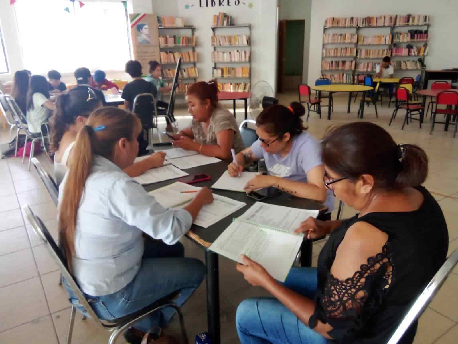 Concluyen mujeres preparatoria abierta; fueron más de 900 alumnas 