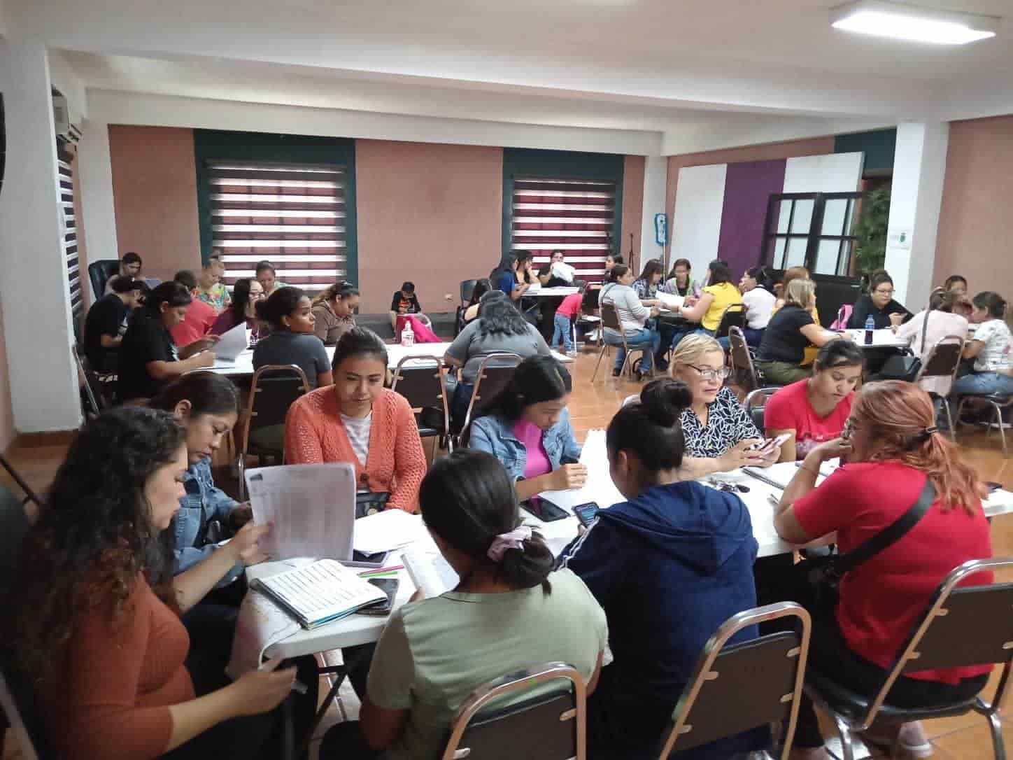 Concluyen mujeres preparatoria abierta; fueron más de 900 alumnas 