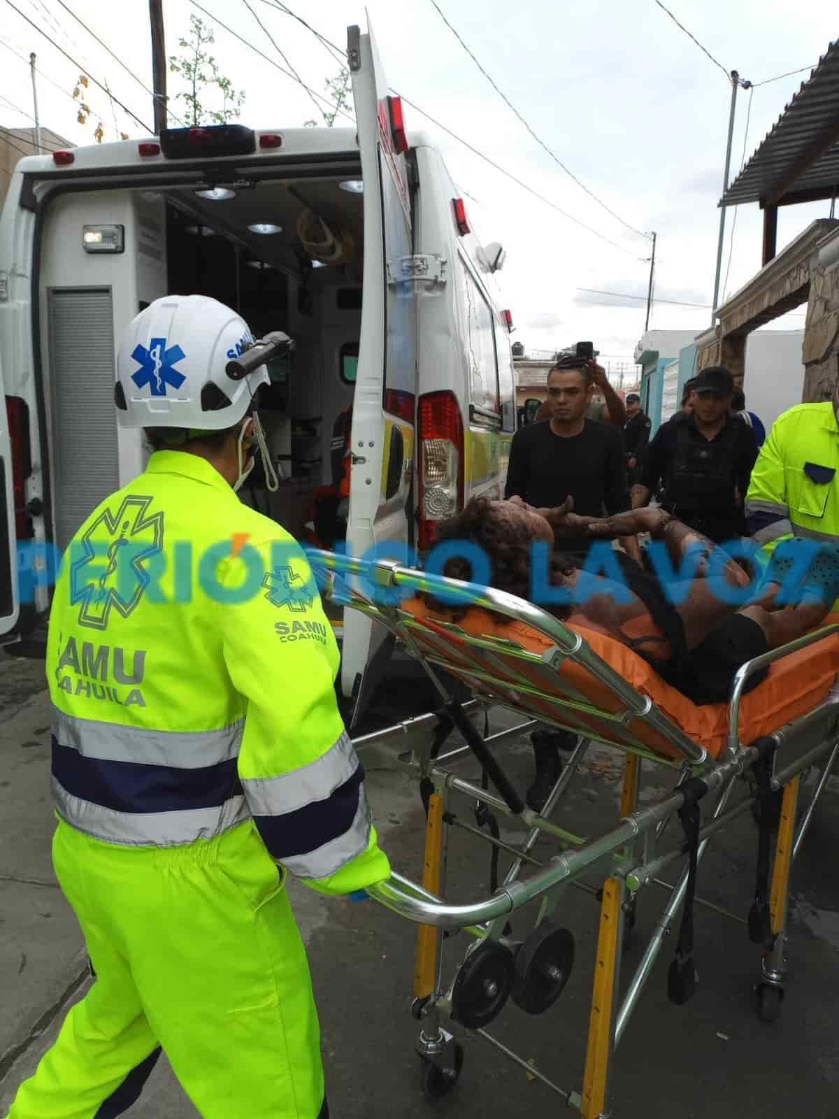 Arde casa con mujer adentro