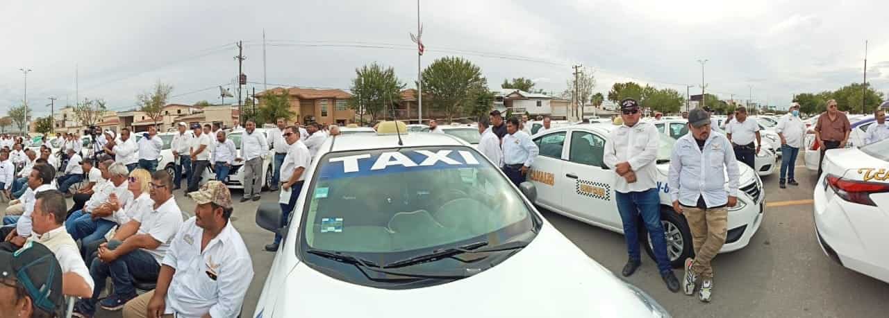 Reducen las tarifas de taxi