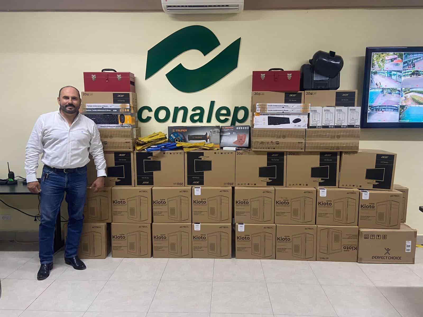 Reciben Conalep equipo de cómputo 