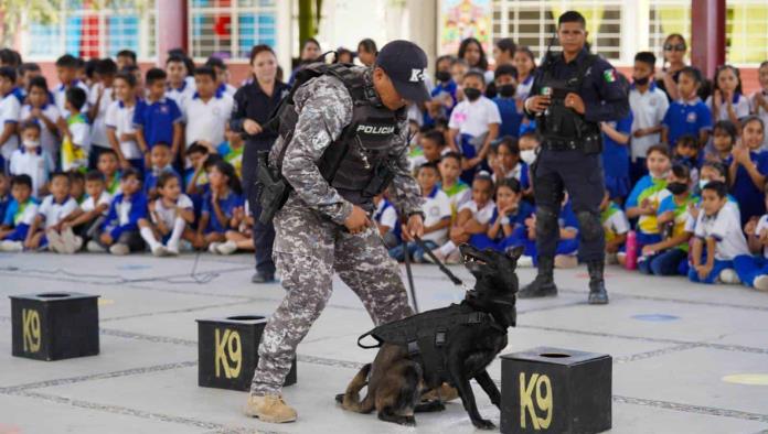 La Unidad Canina previenen riesgos entre estudiantes 