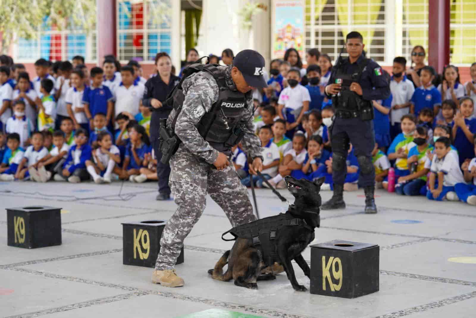 La Unidad Canina previenen riesgos entre estudiantes 