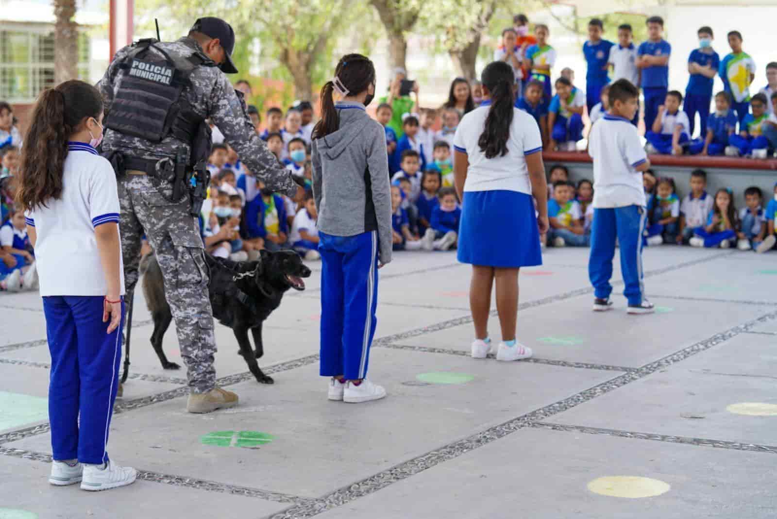 La Unidad Canina previenen riesgos entre estudiantes 