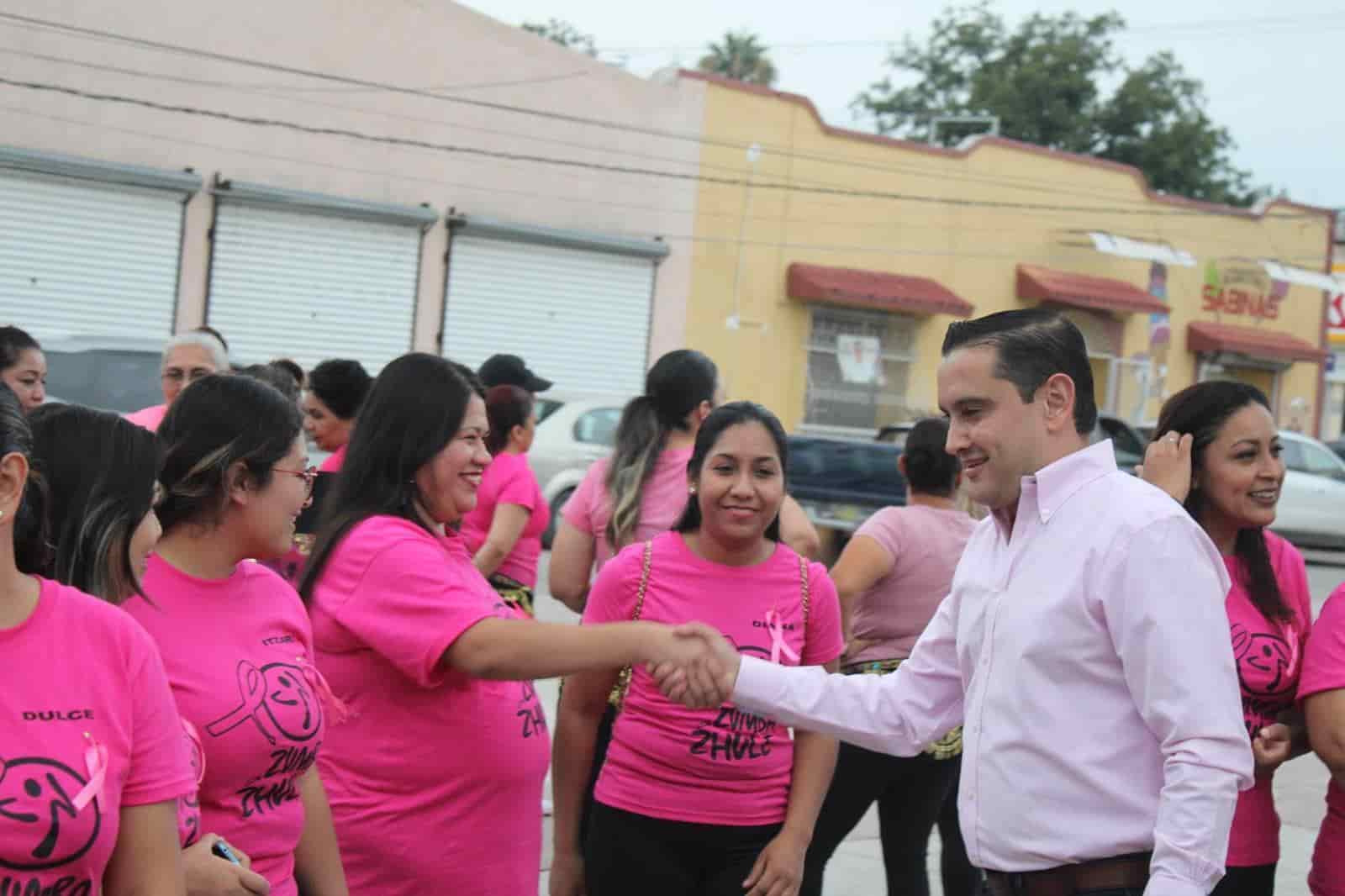 Realizan con éxito el Zumbaton Lazo Rosa