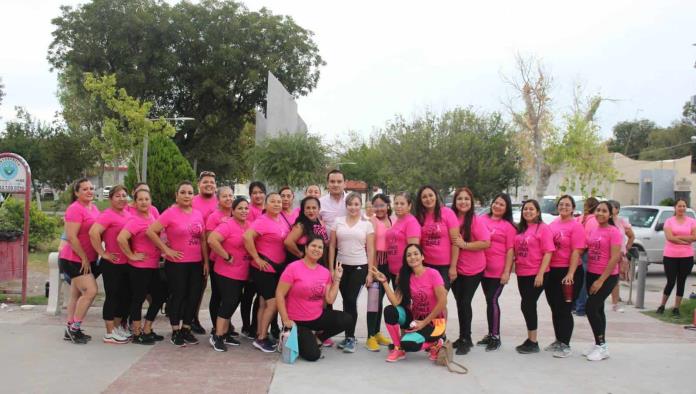 Realizan con éxito el Zumbaton Lazo Rosa