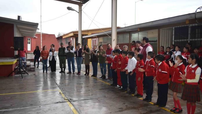 Reconoce Alcalde labor de docentes