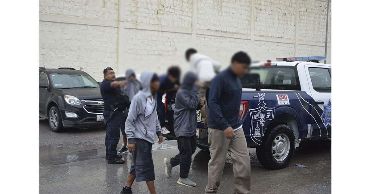 Se meten a campo para fumar ‘mota’
