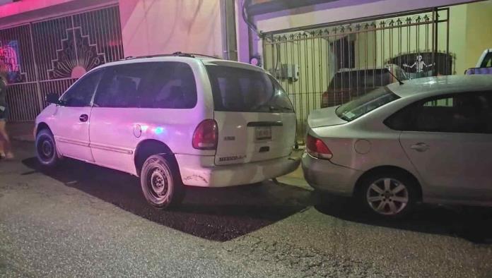 Le ‘pega’ a auto en la Guadalupe