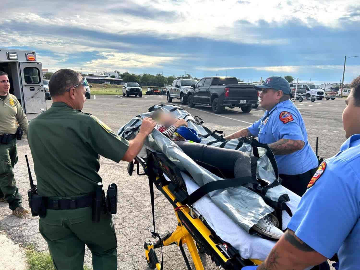 Mujer migrante da a luz en las orillas del rio bravo