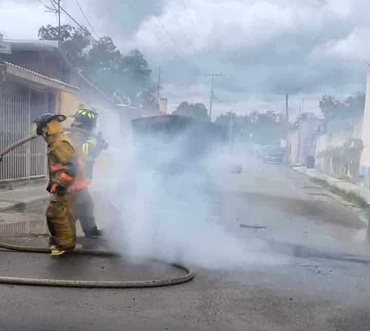 Se incendia camioneta en la zona centro de Zaragoza