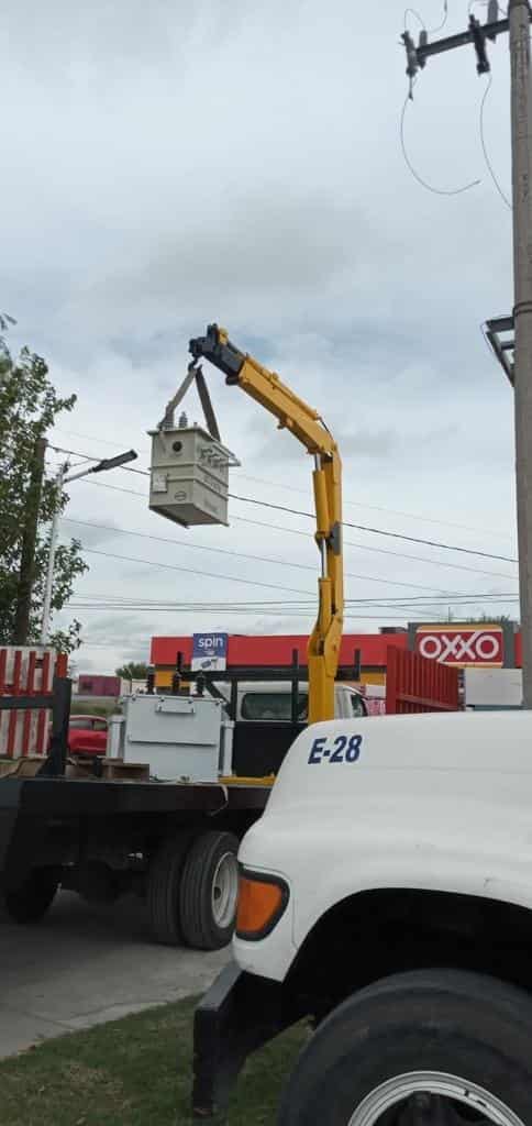 ¡Vuelve la luz después de dos meses! Inician reparación de transformador en el CECATI 111