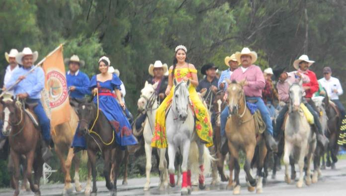 Cabalgata en Aniversario 89