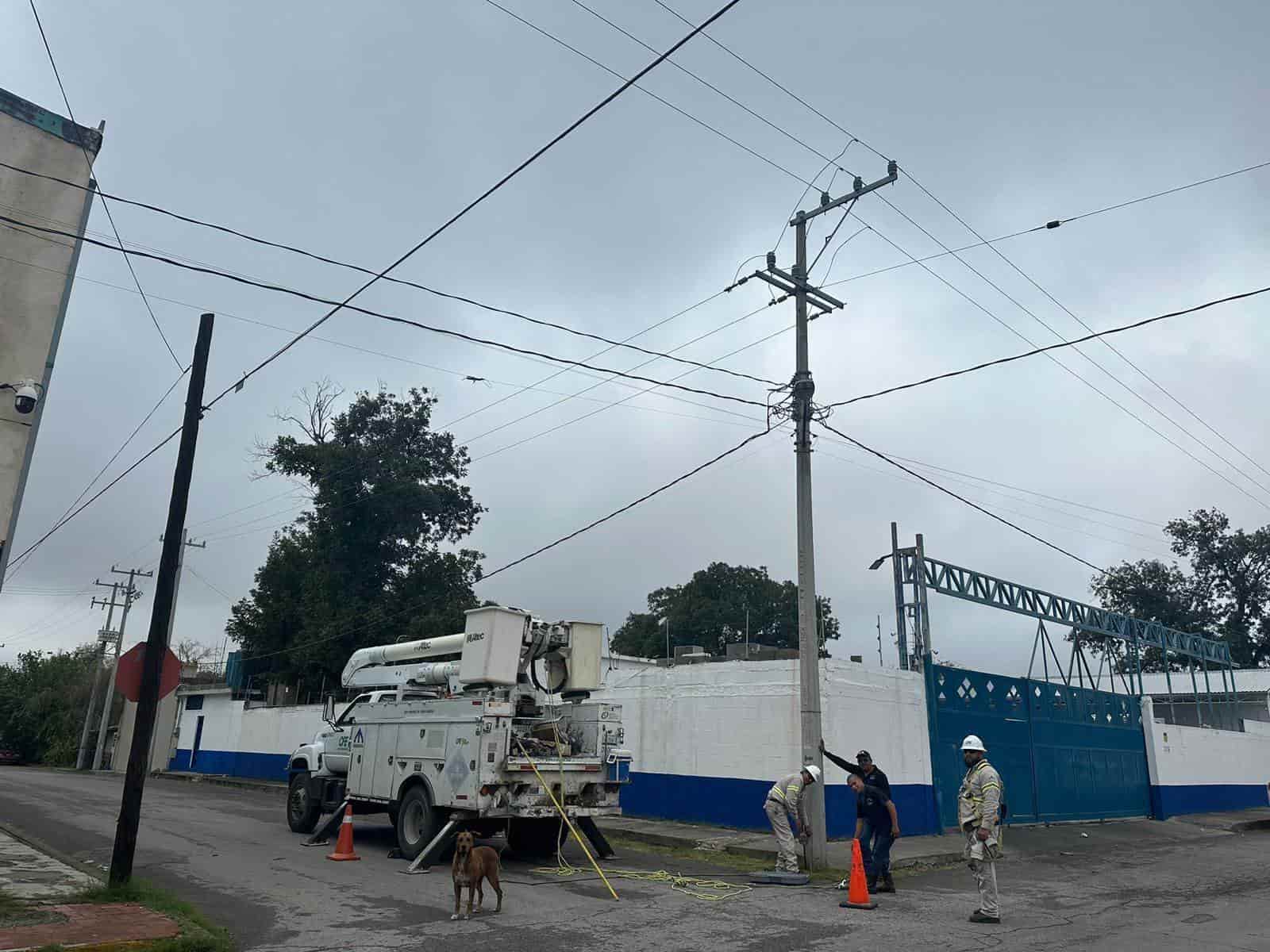 ¡Se fue la luz en todo el barrio! Explotan transformadores