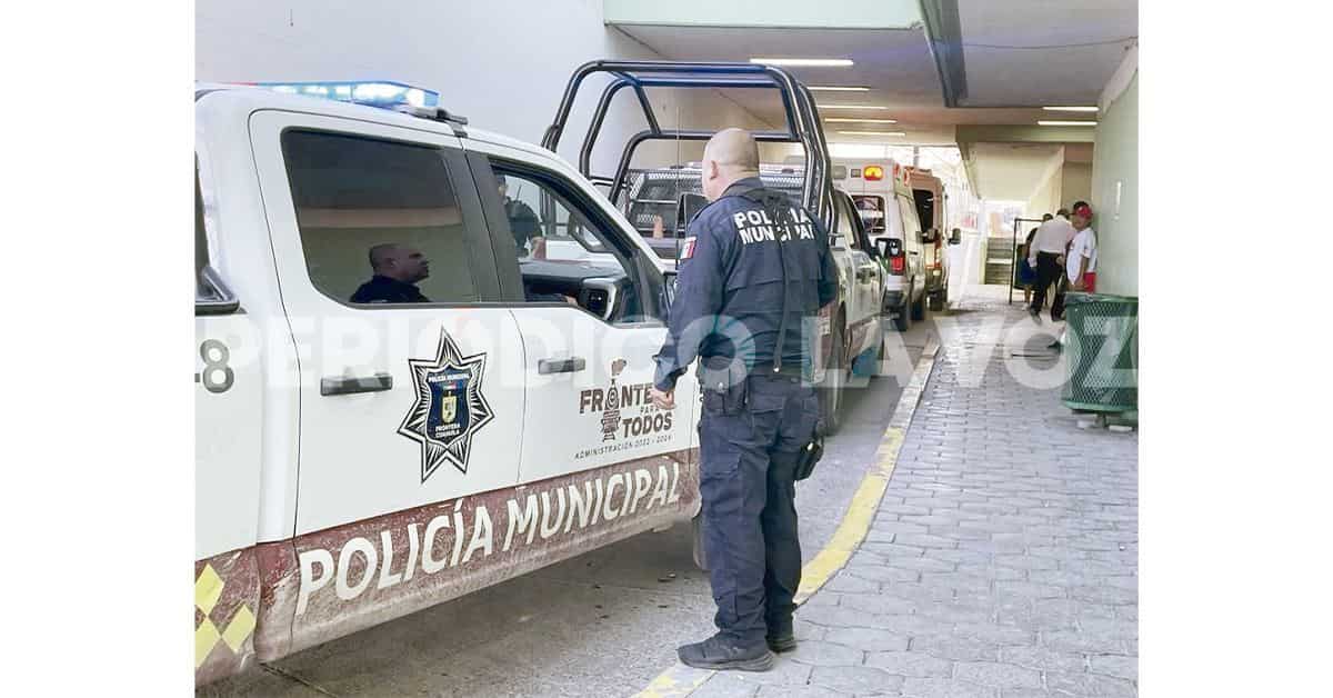 Abren paso a ambulancia; adolescente iba muriendo