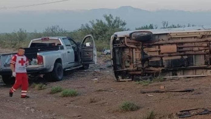 Vuelcan michoacanos en la carretera 57