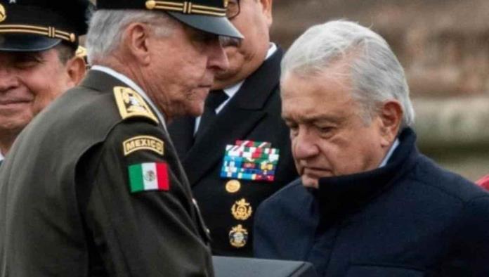 AMLO defiende condecoración a Cienfuegos; Asegura no estar implicado en Caso Ayotzinapa