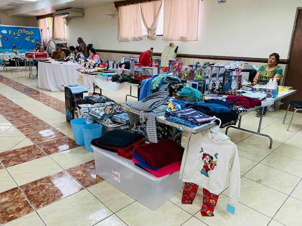 Realizan bazar para jubilados