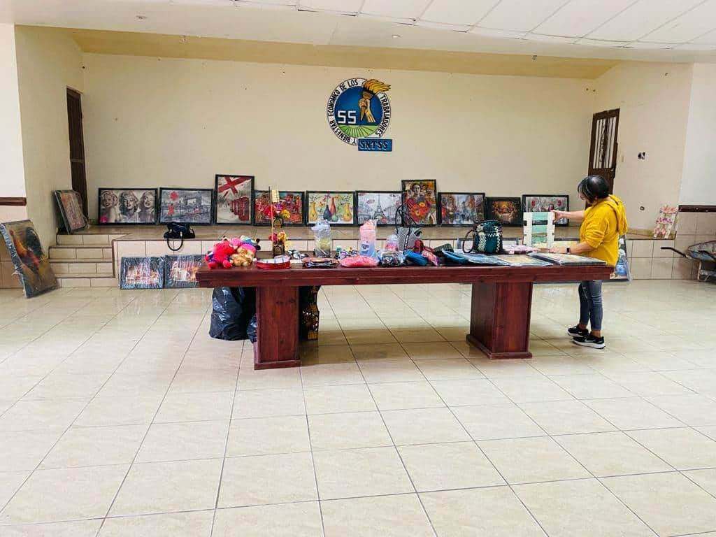 Realizan bazar para jubilados