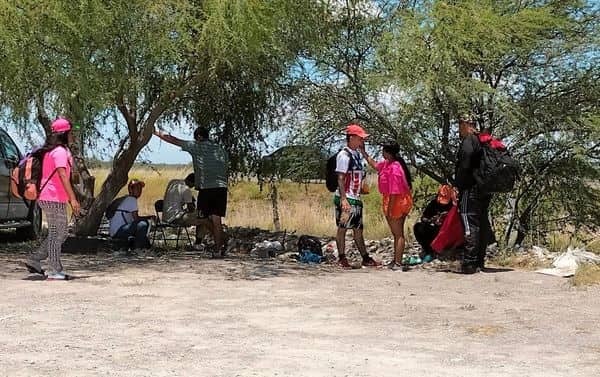 Mujer migrante sufre un caso severo de DESHIDRATACIÓN