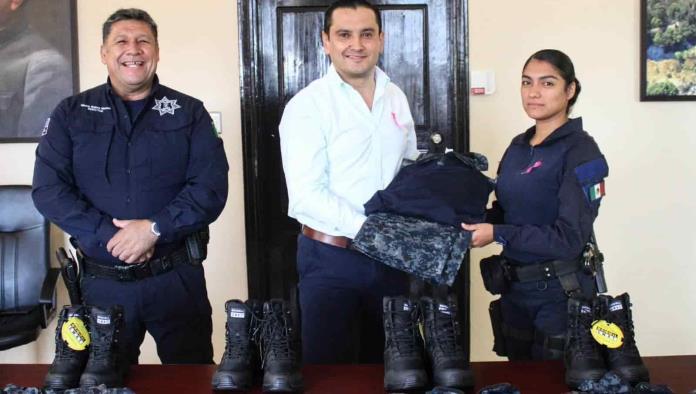 Entregan uniformes a policías de Allende 