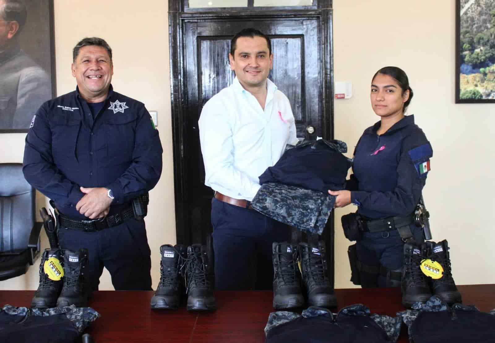 Entregan uniformes a policías de Allende 