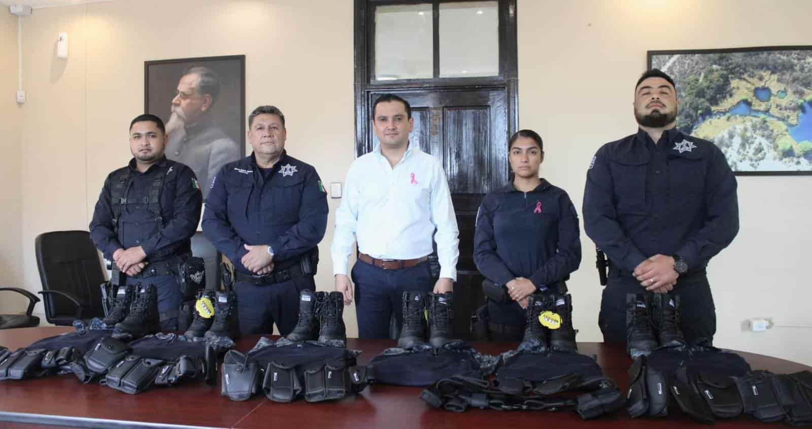 Entregan uniformes a policías de Allende 