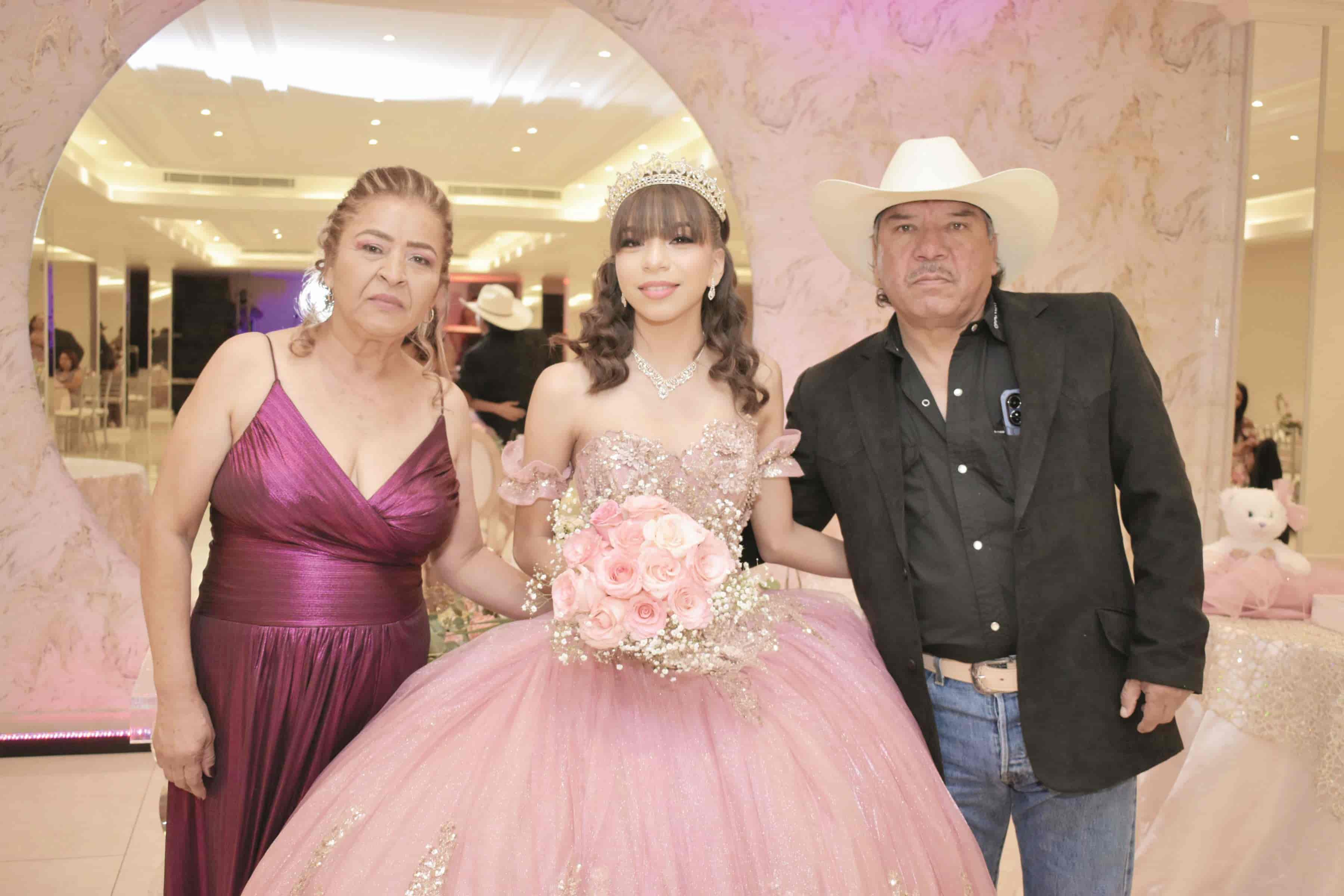 Yamara feliz debutante